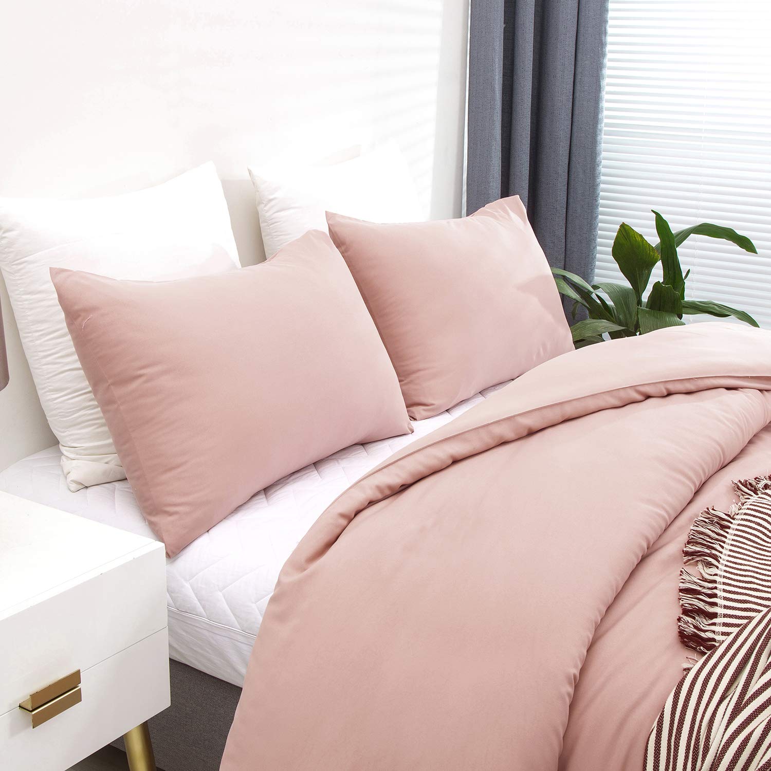 pink cotton bedding set on bed